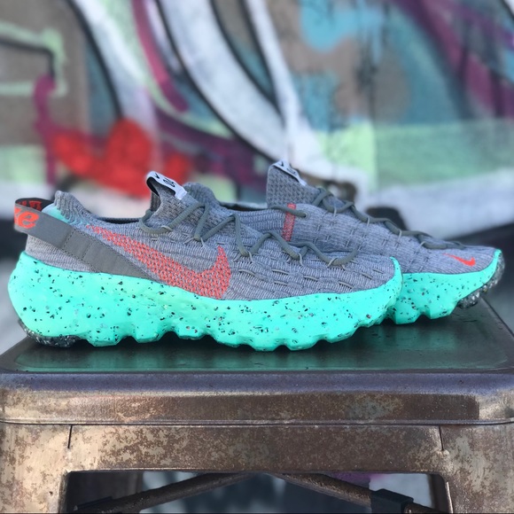 Nike Space Hippie 04 Flyknit Lifestyle Sneakers - Picture 6 of 11